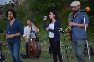 An inspiring "stage" on the meadow