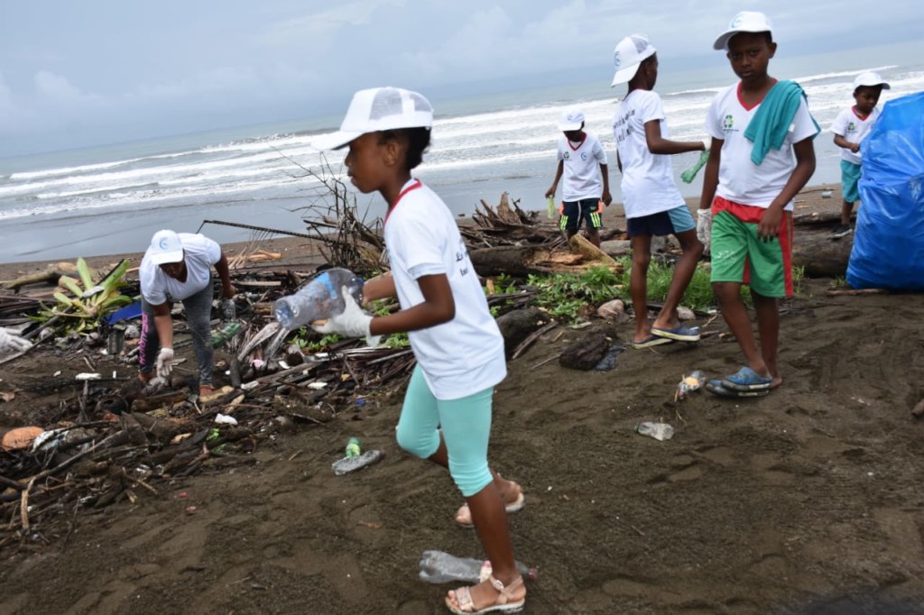 Saving Kids & Turtles in Jurado, Colombia