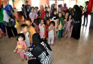 Marawi children wait for their share
