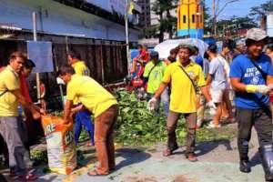 The Community participates in the Estero Clean -Up