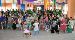 Volunteers pose  with residents from Marawi