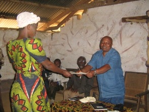 New graduate receives widwife certificate