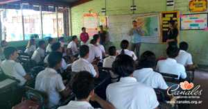 Presenting Videobooks to Deaf Nicaraguan students