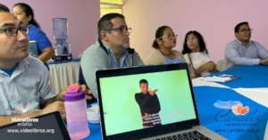 Deaf Nicaraguan readers