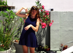 Deaf actress introducing visual arts