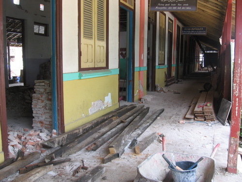 Indonesia Earthquake: Emergency School for Kids