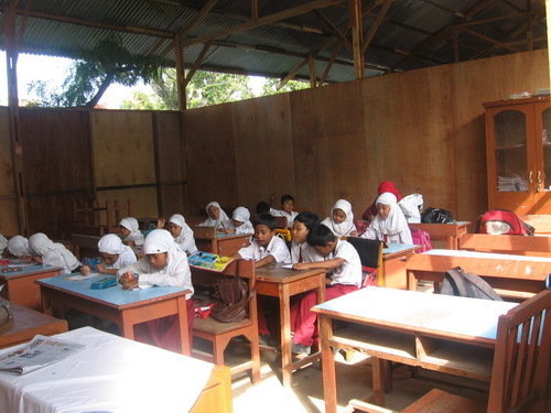 Indonesia Earthquake: Emergency School for Kids