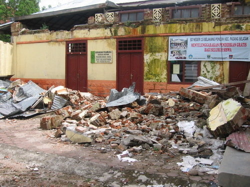 Indonesia Earthquake: Emergency School for Kids