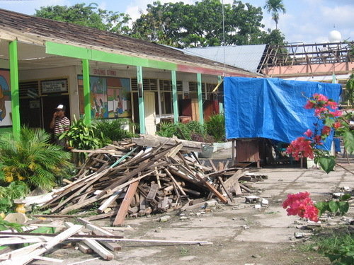 Indonesia Earthquake: Emergency School for Kids
