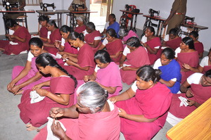 Trainee prisoners in action
