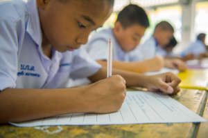 Allow 20 Thai students to learn English for a year