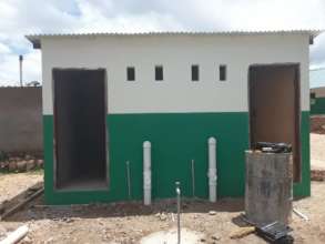 2 flush toilets' block