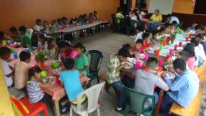 Alimentamos a los ninos con mas extermas necesidad