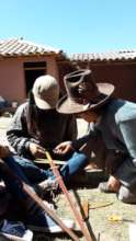 Learning the technic of the andean broadery