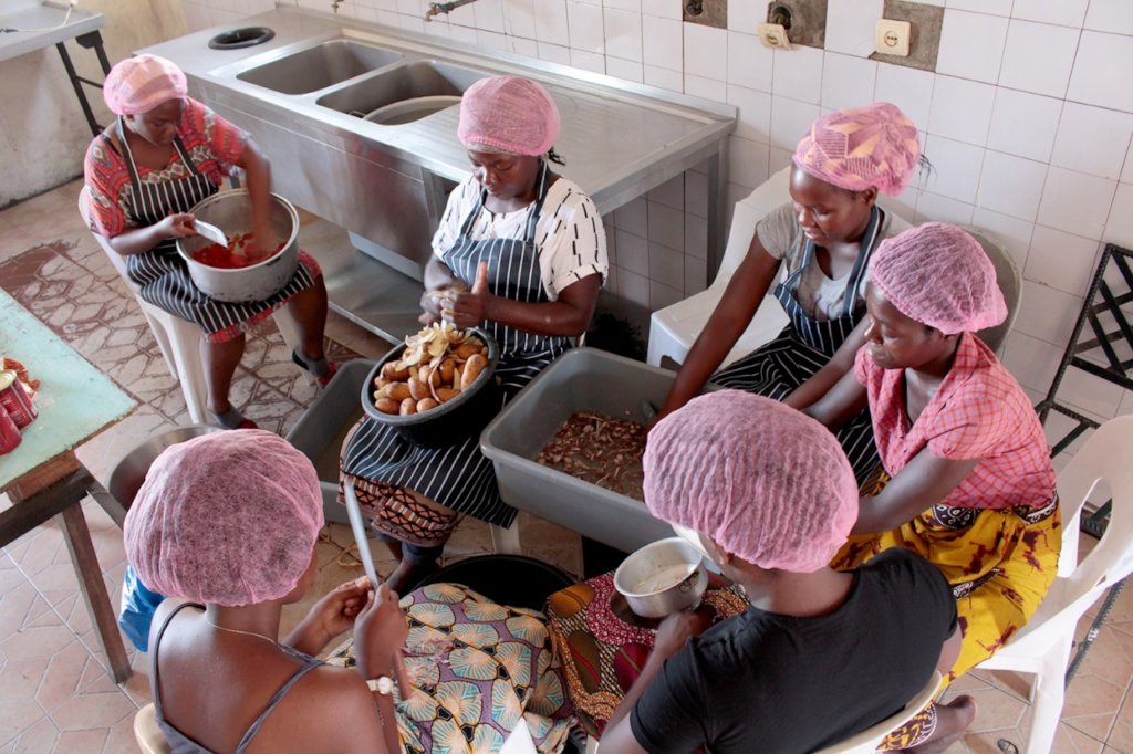 Provide meals in Mozambique following Cyclone Idai