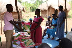 Women receiving seedlings