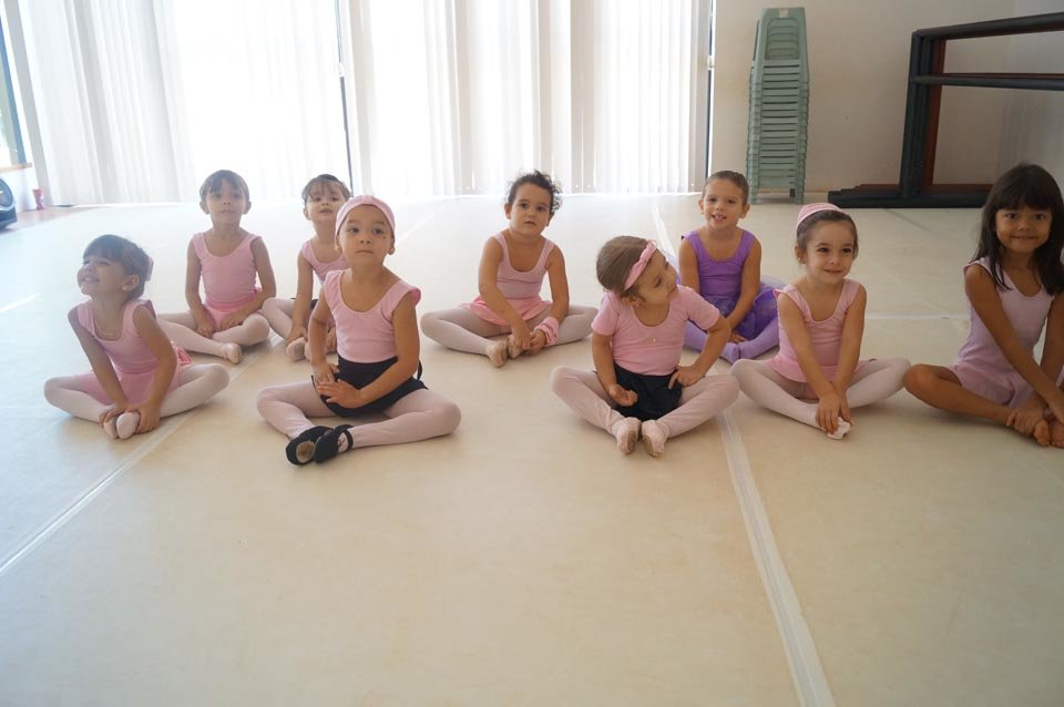Enable brazilian dreaming kids learn ballet!