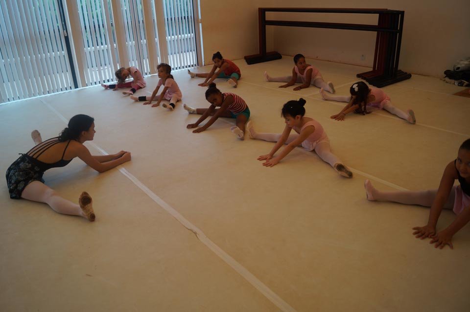 Enable brazilian dreaming kids learn ballet!