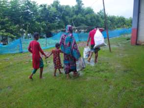 People are going to cyclone shelter