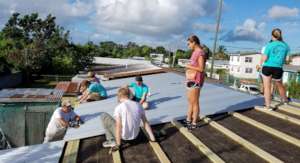 Youth group volunteering on Christmas break