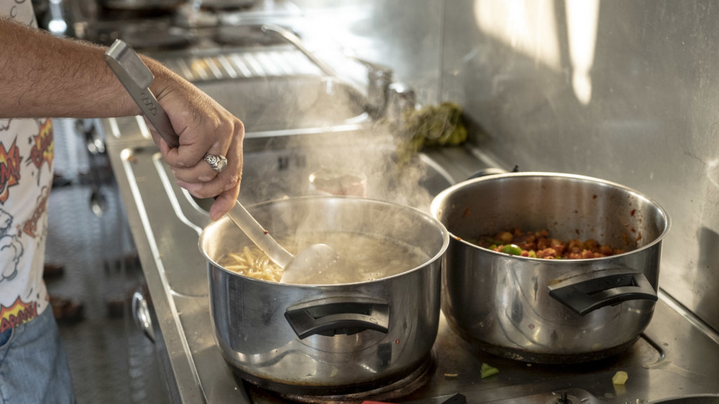 Support community kitchens for refugees on Lesvos