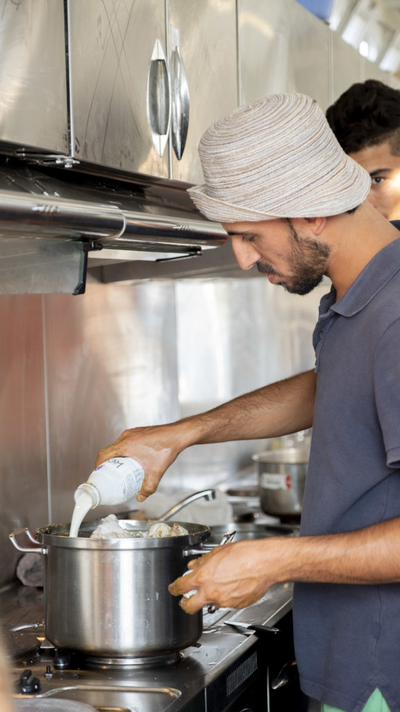 Support community kitchens for refugees on Lesvos