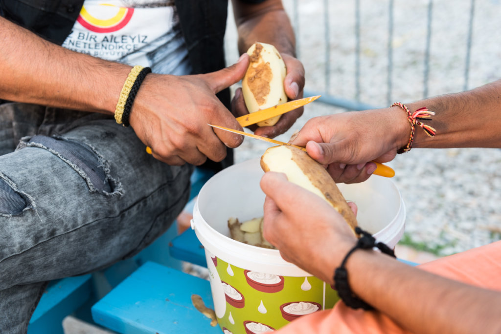 Support community kitchens for refugees on Lesvos