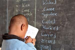 A visually-impaired student learning English