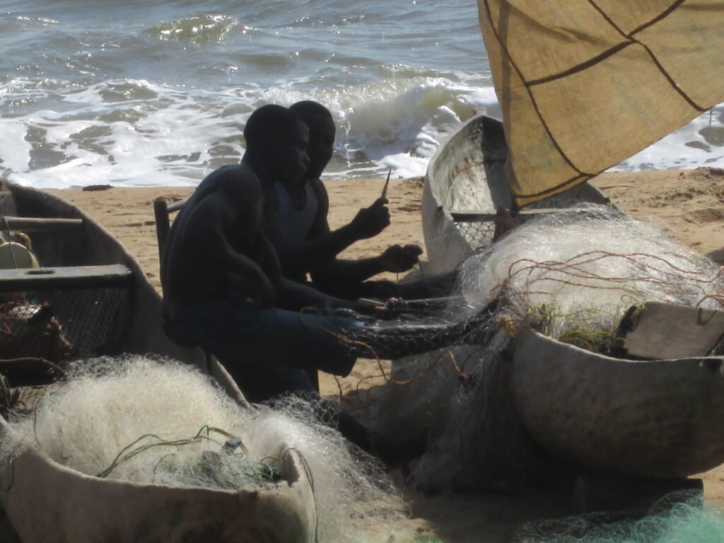 Support re-integration programs in Liberia & Kenya