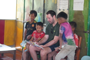 Intern Henry reading with students