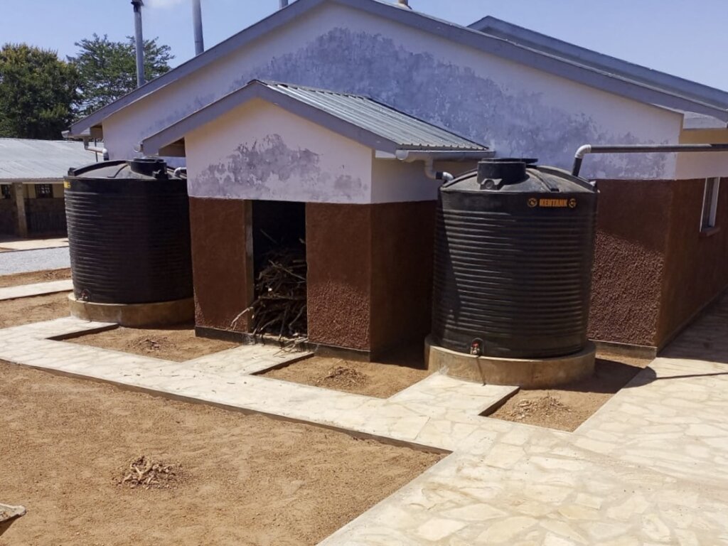 Easy access to water and fuel at the kitchen