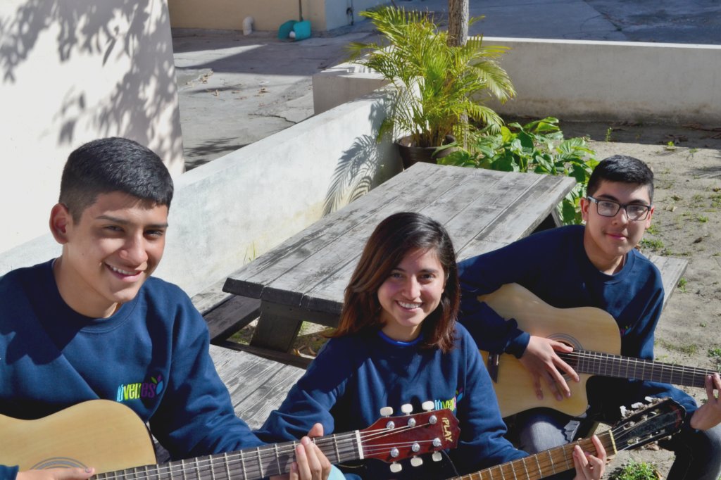 Help 286 Mexican teenagers to stay in school