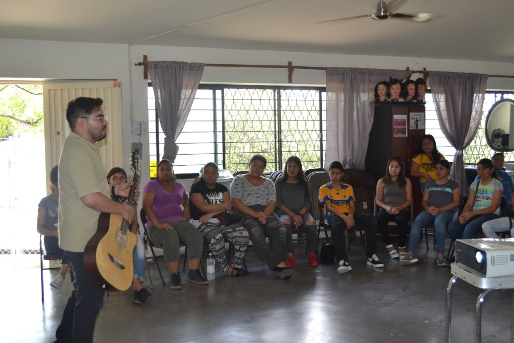 Help 286 Mexican teenagers to stay in school