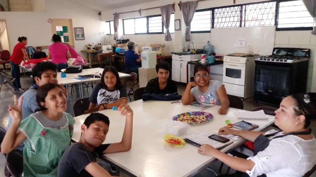 Help 286 Mexican teenagers to stay in school