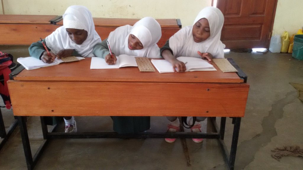 Support desks to 1200 preprimary kids in Arusha.