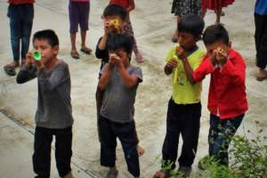 Boys and girls recognizing their surroundings
