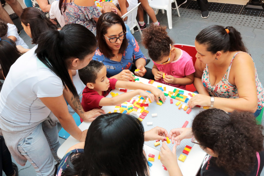 Braille Bricks: a tool for Blind Children literacy