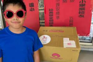 Xiao-Yu with the summer vacation nutritional pack.