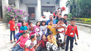 Children with our director: Enrique de Esesarte