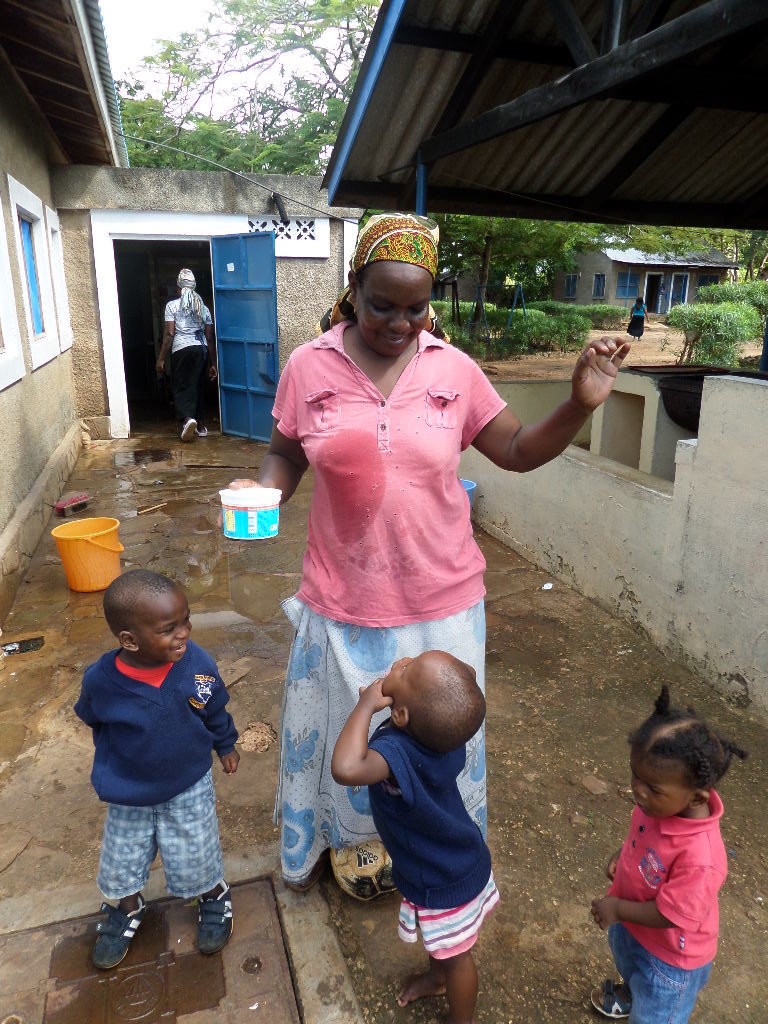 Support 6 housemothers in care of children in need
