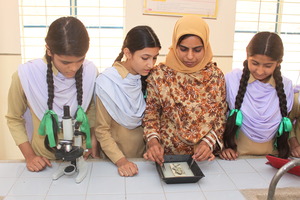 Students in a lab at KFC Pakistan Campus