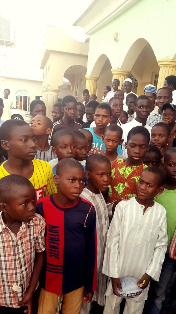 Cloth 500 Poor Almajiri Children in Keffi
