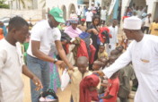 Cloth 500 Poor Almajiri Children in Keffi