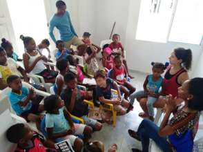 Genelle teaching to the kids of Marlinda