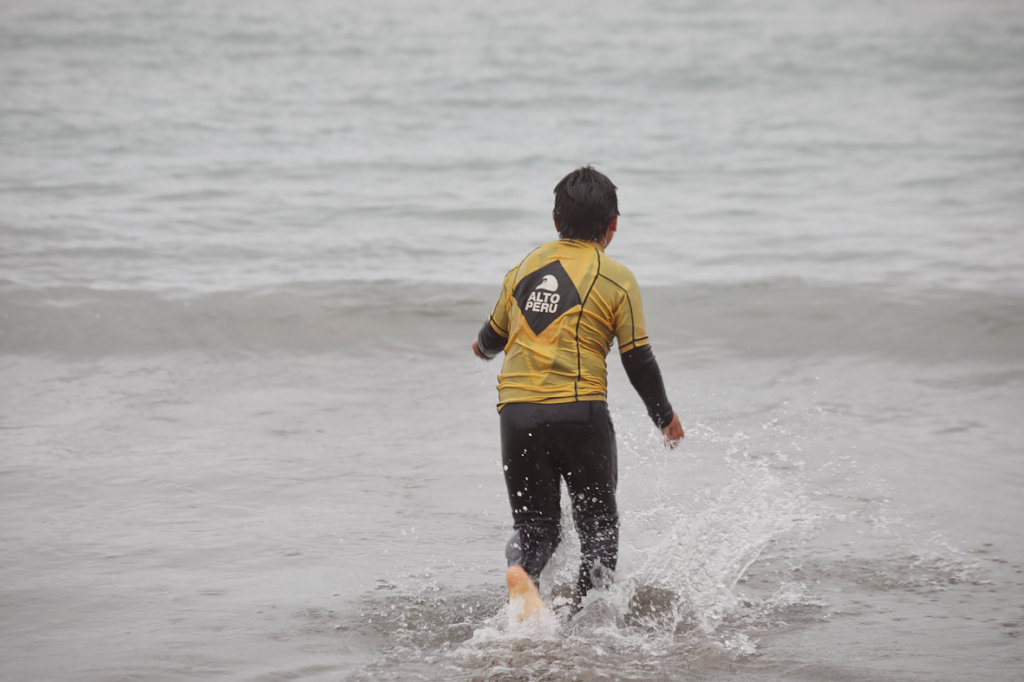Support disadvantage children through Surf Therapy