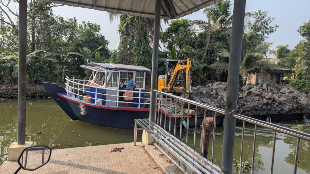 Transporting clay and slit to nearby dykes