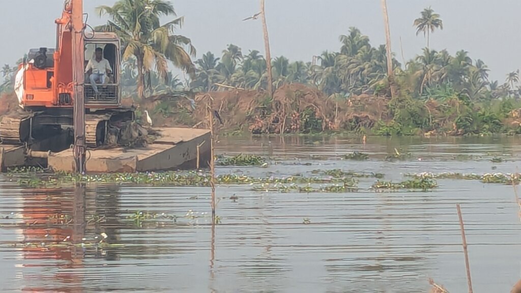 Removing earth using machinery