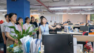 students participated in the office tour program