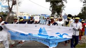 Students at march calling to give up plastic use