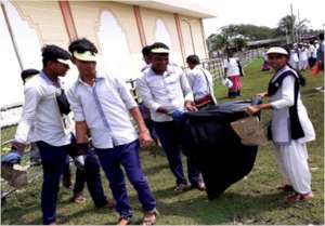 Students proactive at cleaning activities